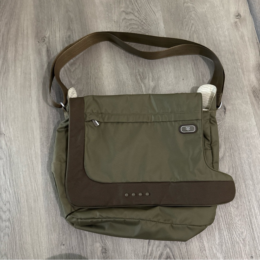Tumi T-Tech Messenger Bag Ballistic Nylon Olive Green Crossbody 5114MSS